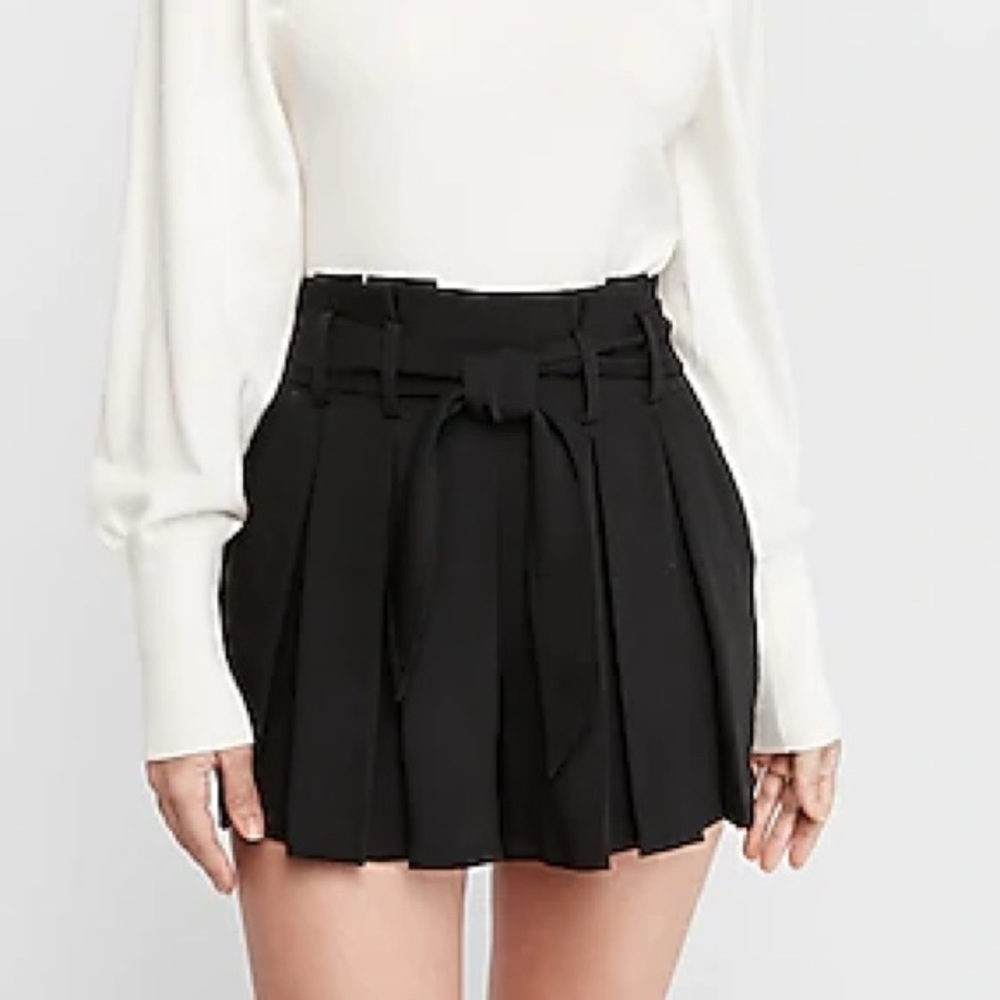 NWT Express black pleated paperbag shorts skirt 0